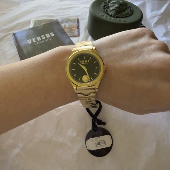 VERSACE Versus Mount Pleasant Gold Tone Medusa Head Watch NEW w/Case Authentic